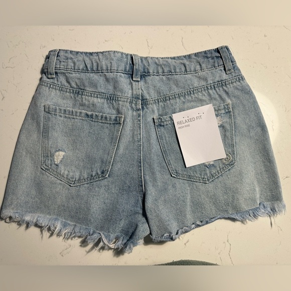 NWT Indigo Rein's with rhinestone in a stylish size 7 - 27-inch waist shorts - Picture 6 of 7